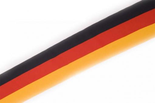 Flaggenband mit den Farben der Deutschlandflagge